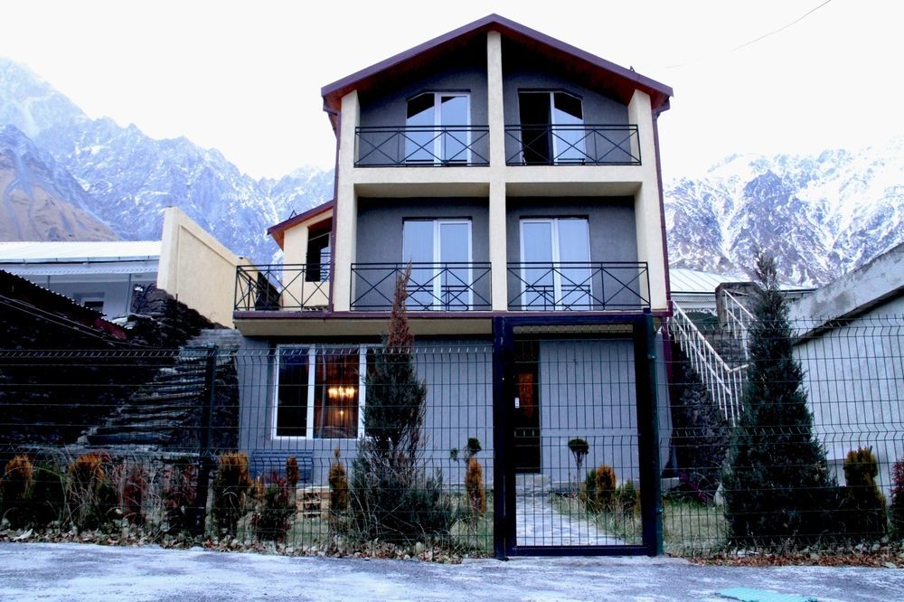 Uptown Boutique Kazbegi Hotel Exterior photo